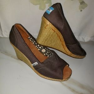 Toms